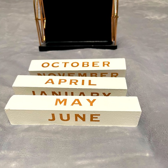 Wooden block desk calendar - Picture 8 of 8